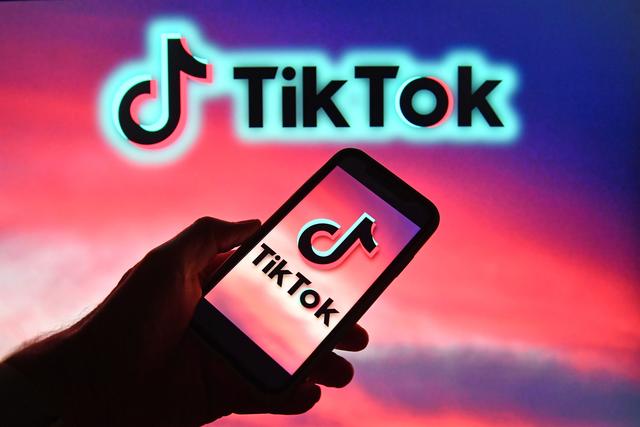 半年做了1000万粉丝,月收入超10万,普通人的他靠什么逆袭?|tiktok|抖音|短视频|涨粉_网易订阅 半年做了1000万粉丝,月收入超10万,普通人的他靠什么逆袭?|tiktok|抖音|短视频|涨粉_网易订阅