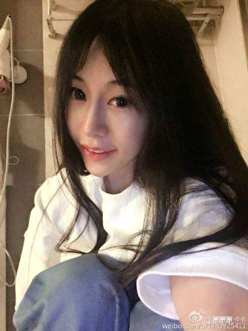 笑笑爆料艾大妈是代打_lol斗鱼女主播艾大妈代打_快吧游戏的简单介绍